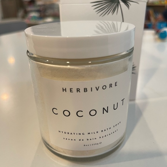 Herbivore Coconut Hydrating Milk Bath Soak 8 oz - Picture 2 of 2
